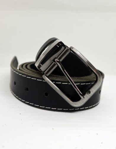 Fekete színű 4 cm- es bivalybőr beige varrással díszítve , nikkelfree csattal.