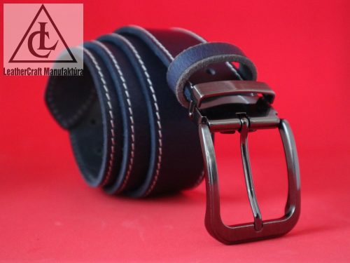 Fekete színű 4 cm- es bivalybőr beige varrással díszítve , nikkelfree csattal.